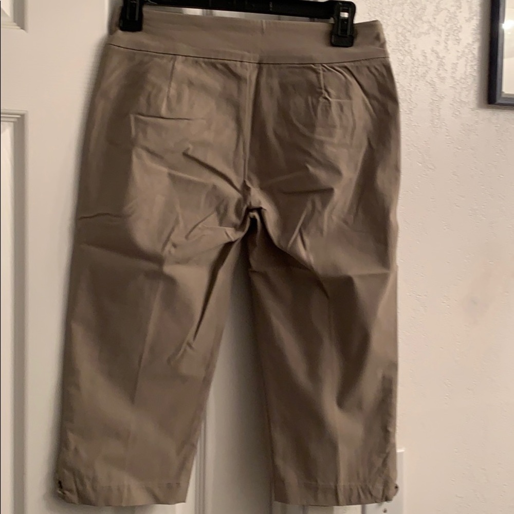 💕Lee sculpting capris. - Picture 2 of 5